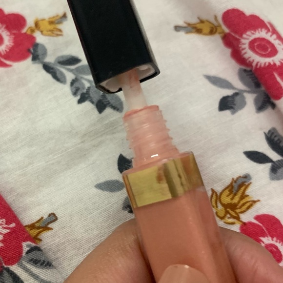 FREEBIE-Elizabeth Arden Lip Gloss-Precious petal - Picture 4 of 6